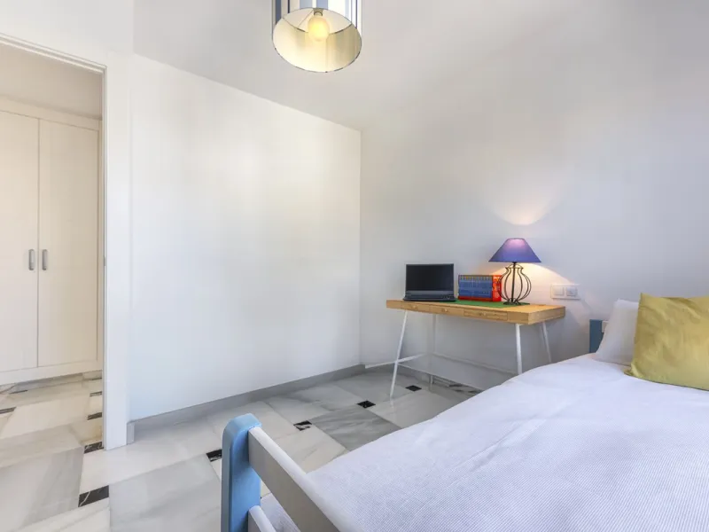 Apartment - Penthouse в продаже в Fuengirola, Málaga. В доме 3 спален и 2 ванных комнат. Площадь дома 90 м²