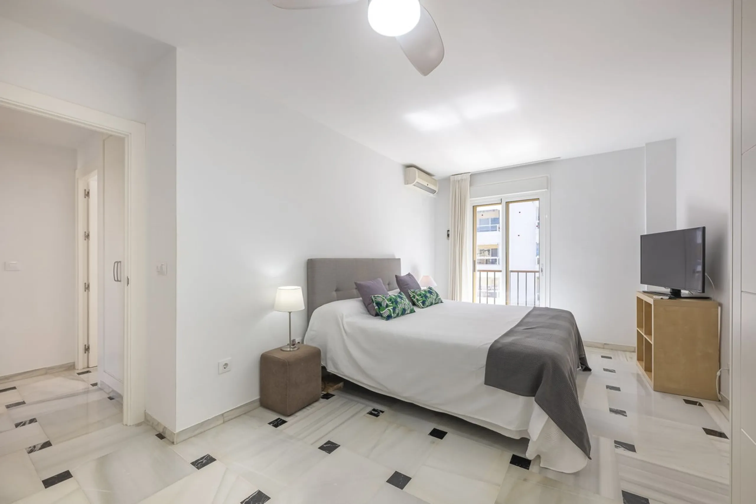 Apartment - Penthouse в продаже в Fuengirola, Málaga. В доме 3 спален и 2 ванных комнат. Площадь дома 90 м²