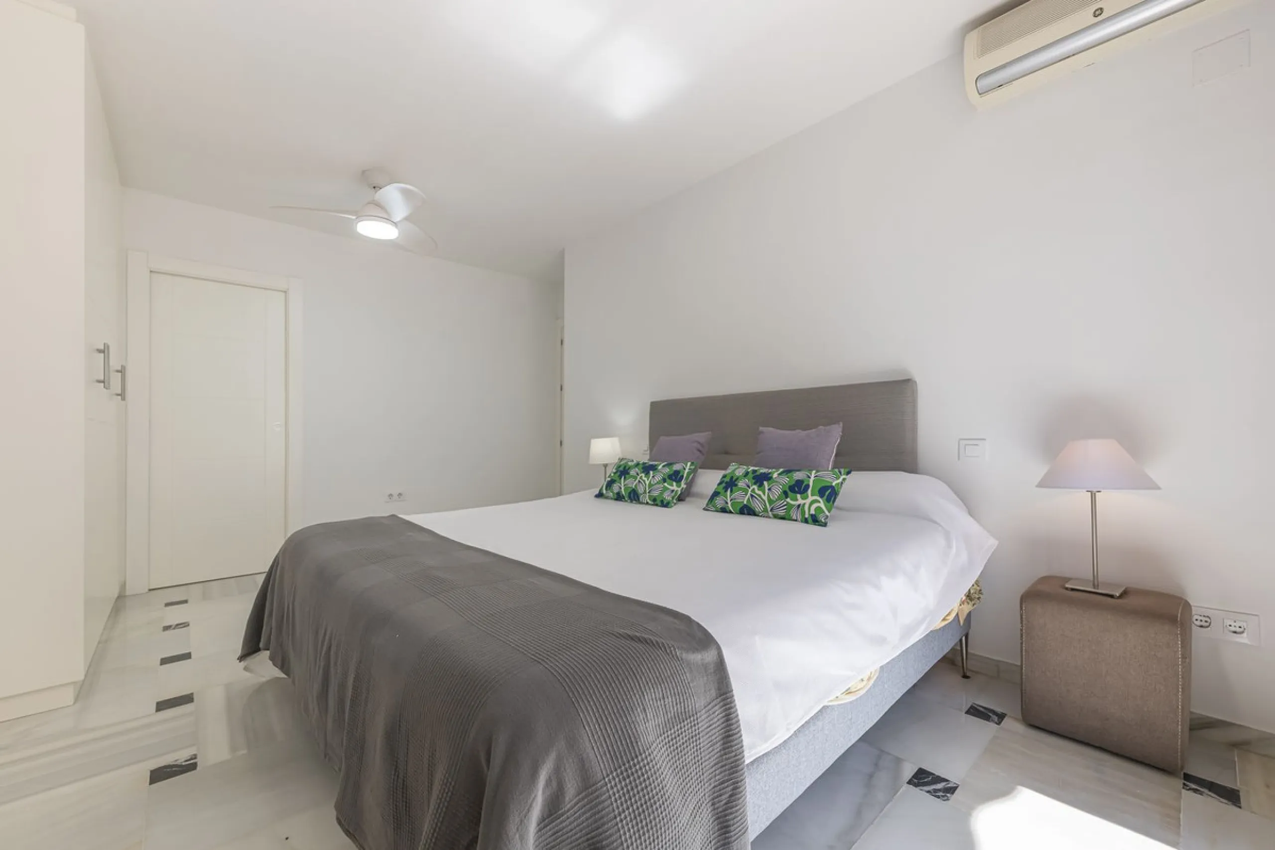 Apartment - Penthouse в продаже в Fuengirola, Málaga. В доме 3 спален и 2 ванных комнат. Площадь дома 90 м²