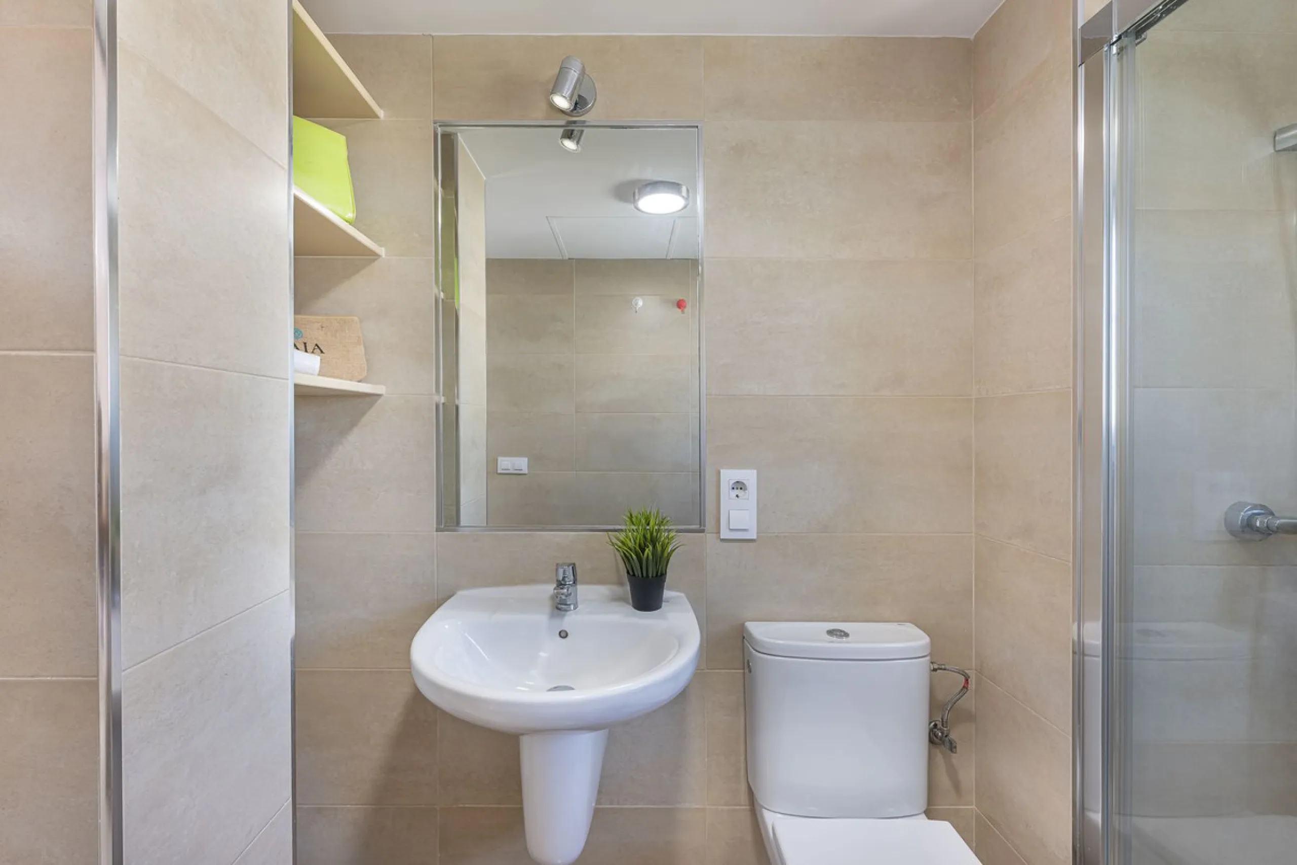 Apartment - Penthouse в продаже в Fuengirola, Málaga. В доме 3 спален и 2 ванных комнат. Площадь дома 90 м²