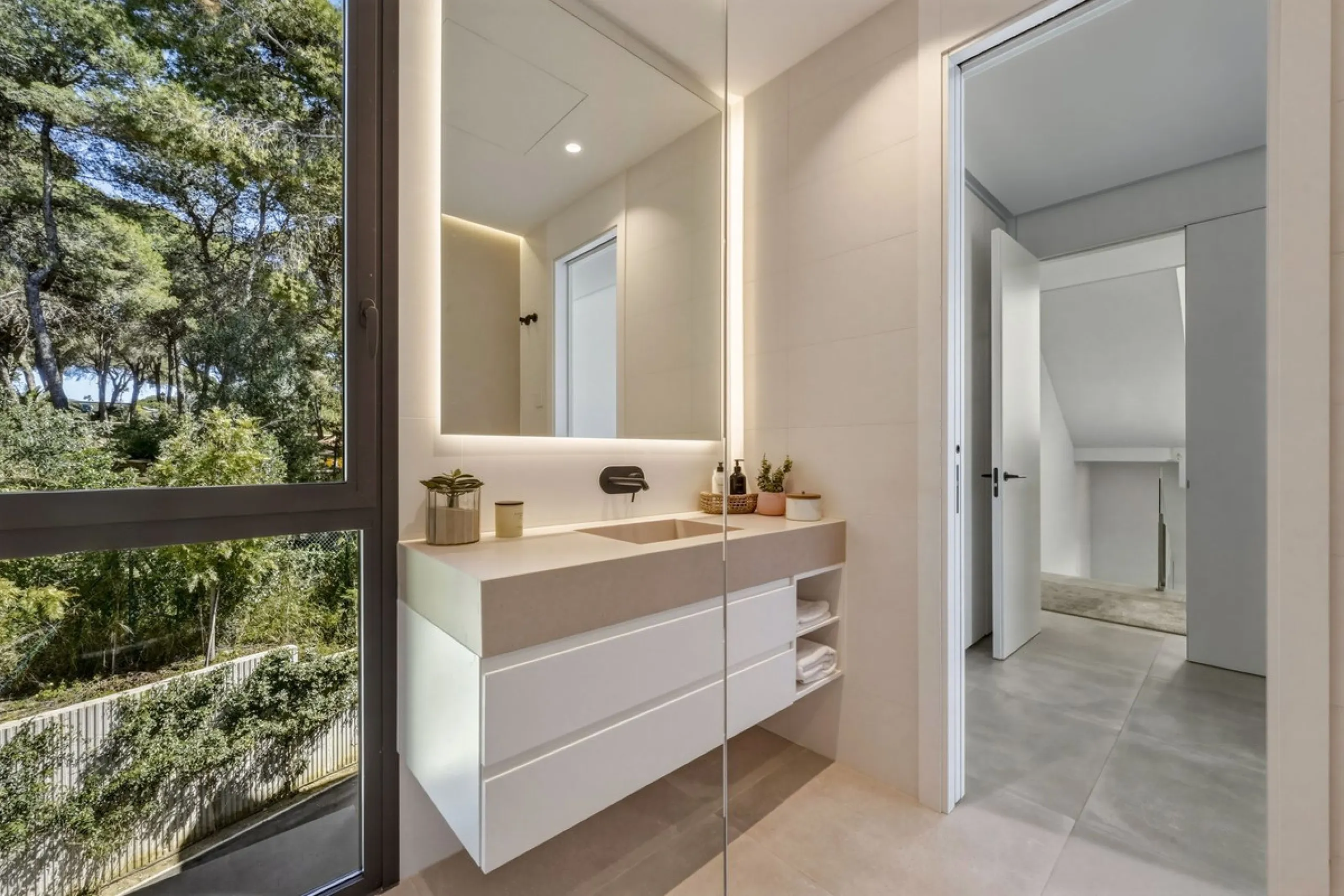 Brand New Contemporary Jewel – Car-Free Luxury in Marbella Center