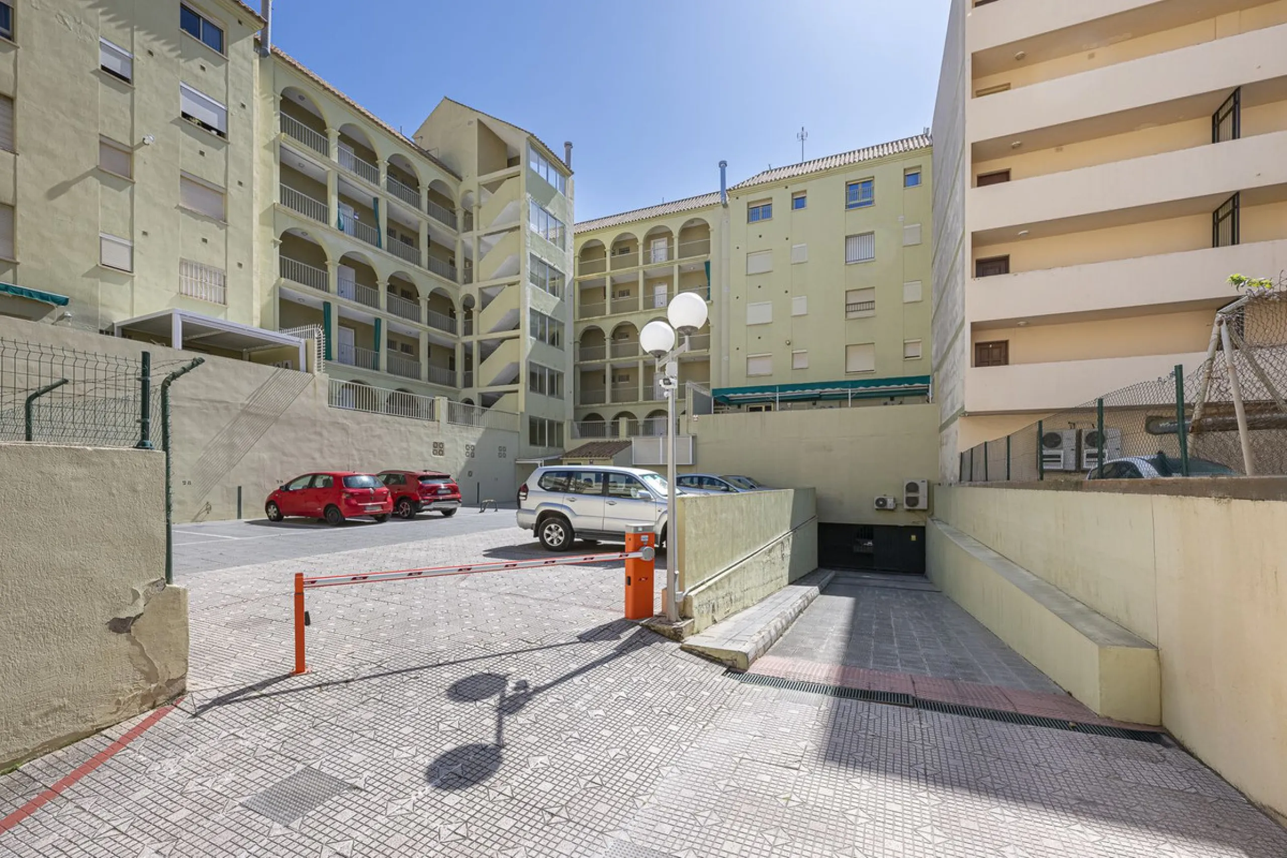 Apartment - Penthouse в продаже в Fuengirola, Málaga. В доме 3 спален и 2 ванных комнат. Площадь дома 90 м²