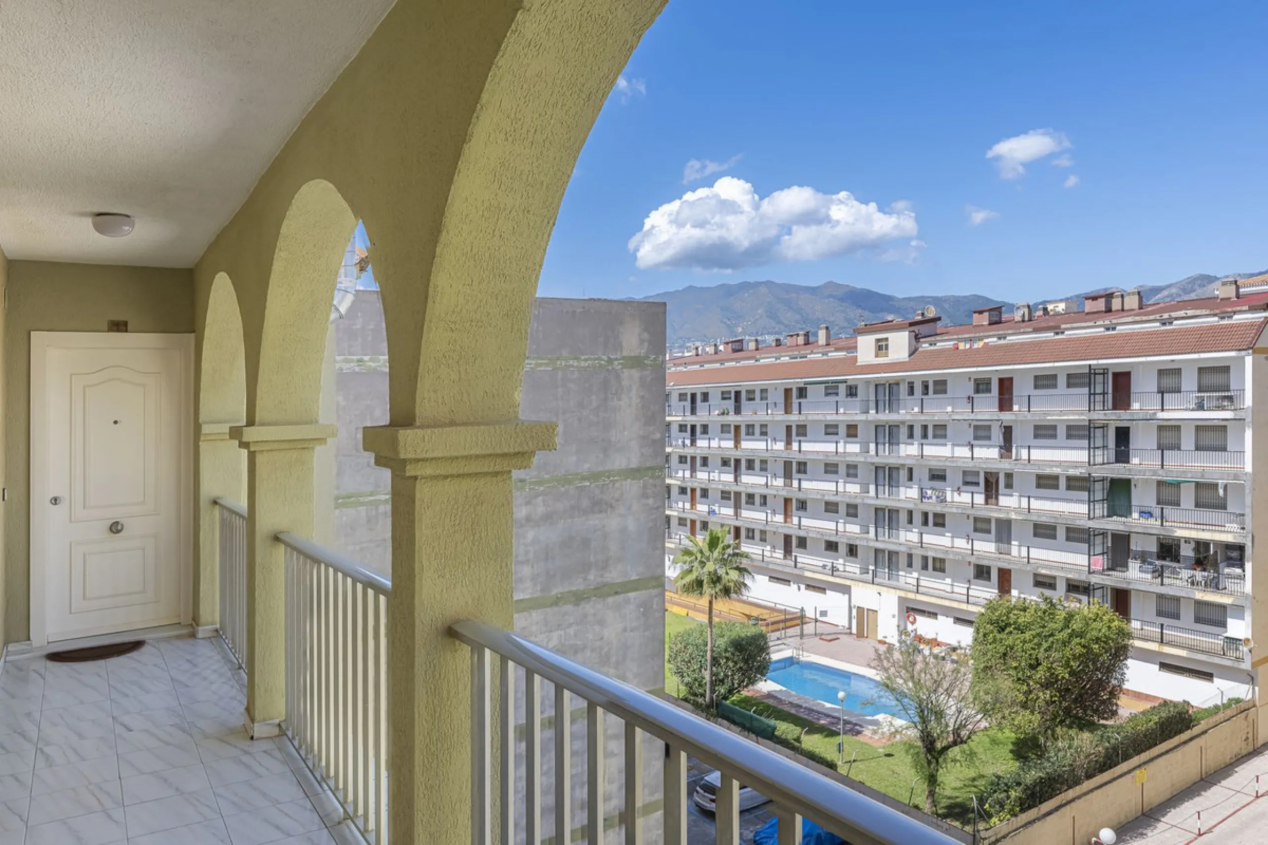 Apartment - Penthouse в продаже в Fuengirola, Málaga. В доме 3 спален и 2 ванных комнат. Площадь дома 90 м²