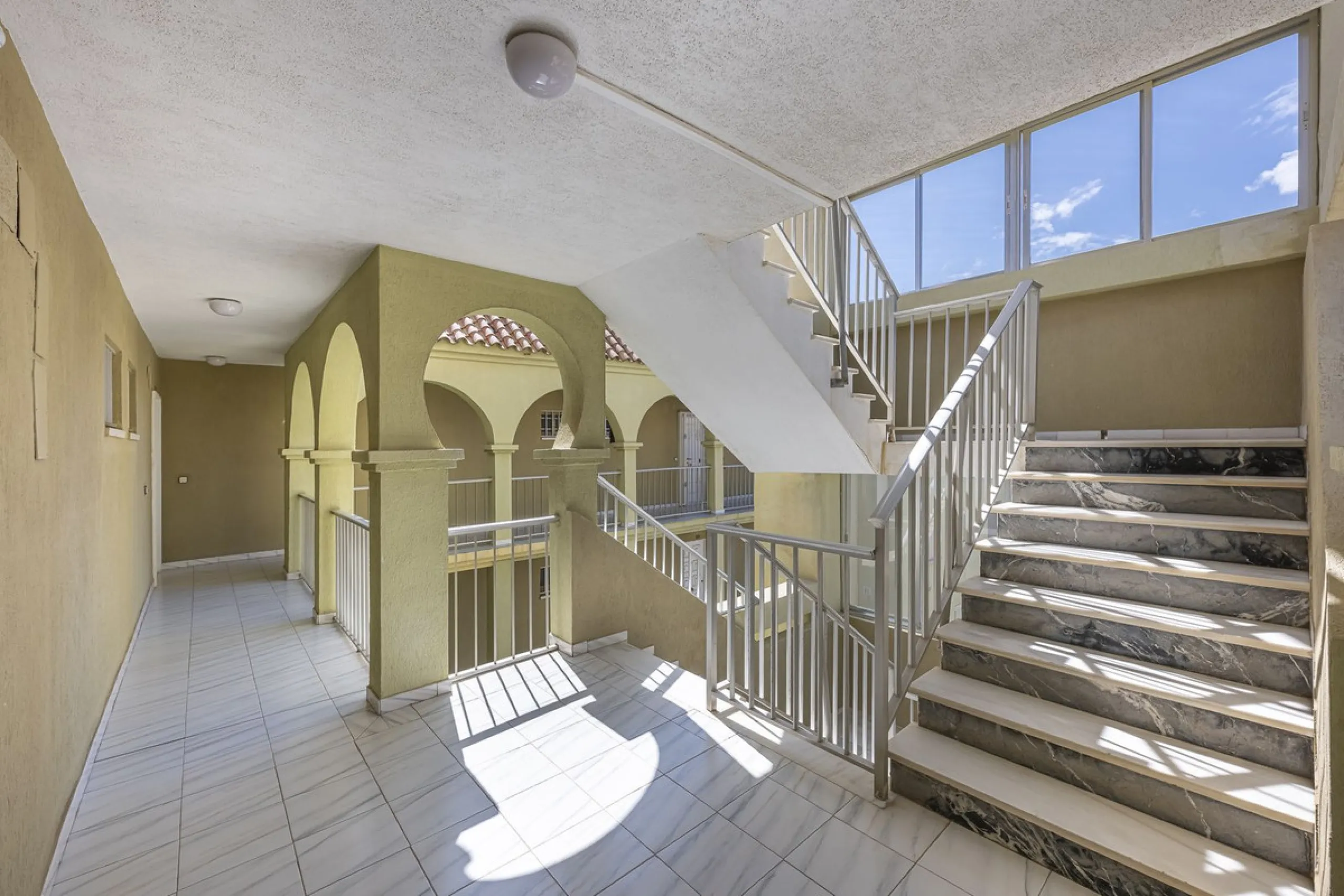Apartment - Penthouse в продаже в Fuengirola, Málaga. В доме 3 спален и 2 ванных комнат. Площадь дома 90 м²
