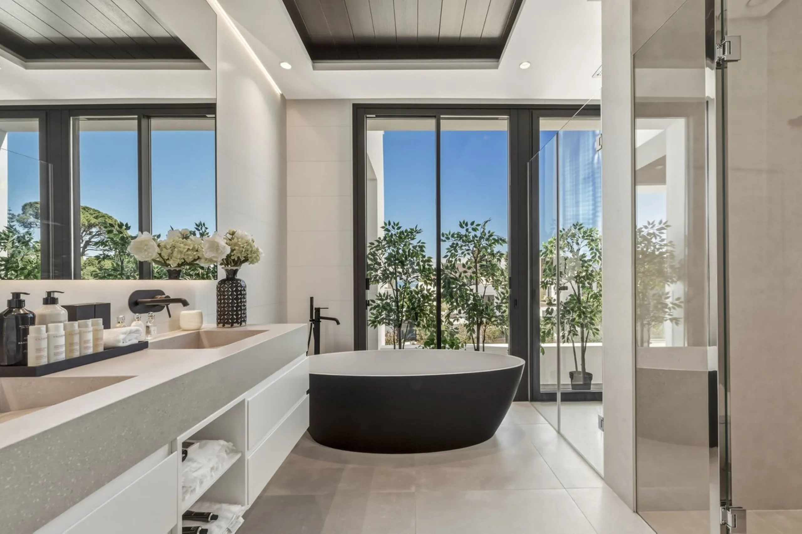 Brand New Contemporary Jewel – Car-Free Luxury in Marbella Center