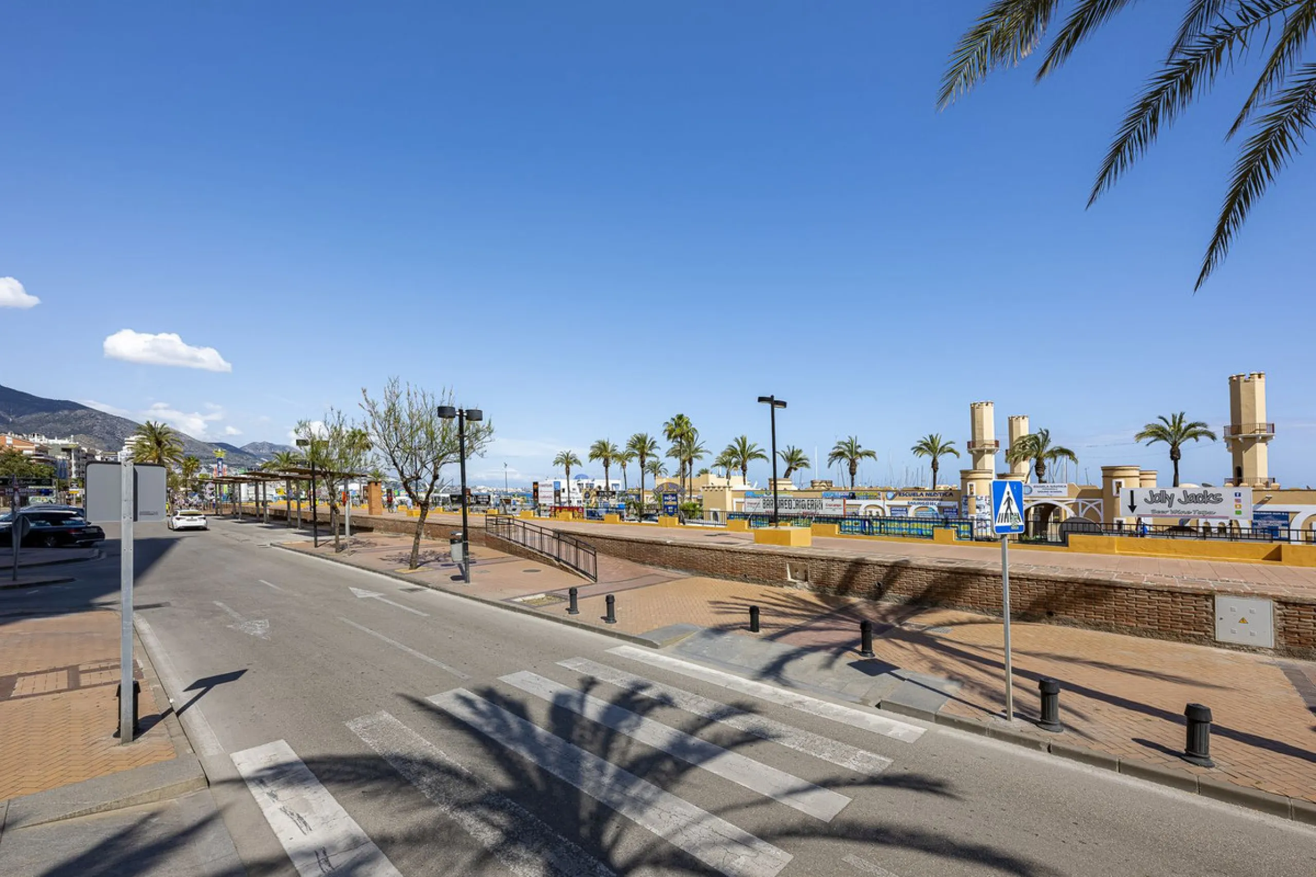Apartment - Penthouse в продаже в Fuengirola, Málaga. В доме 3 спален и 2 ванных комнат. Площадь дома 90 м²