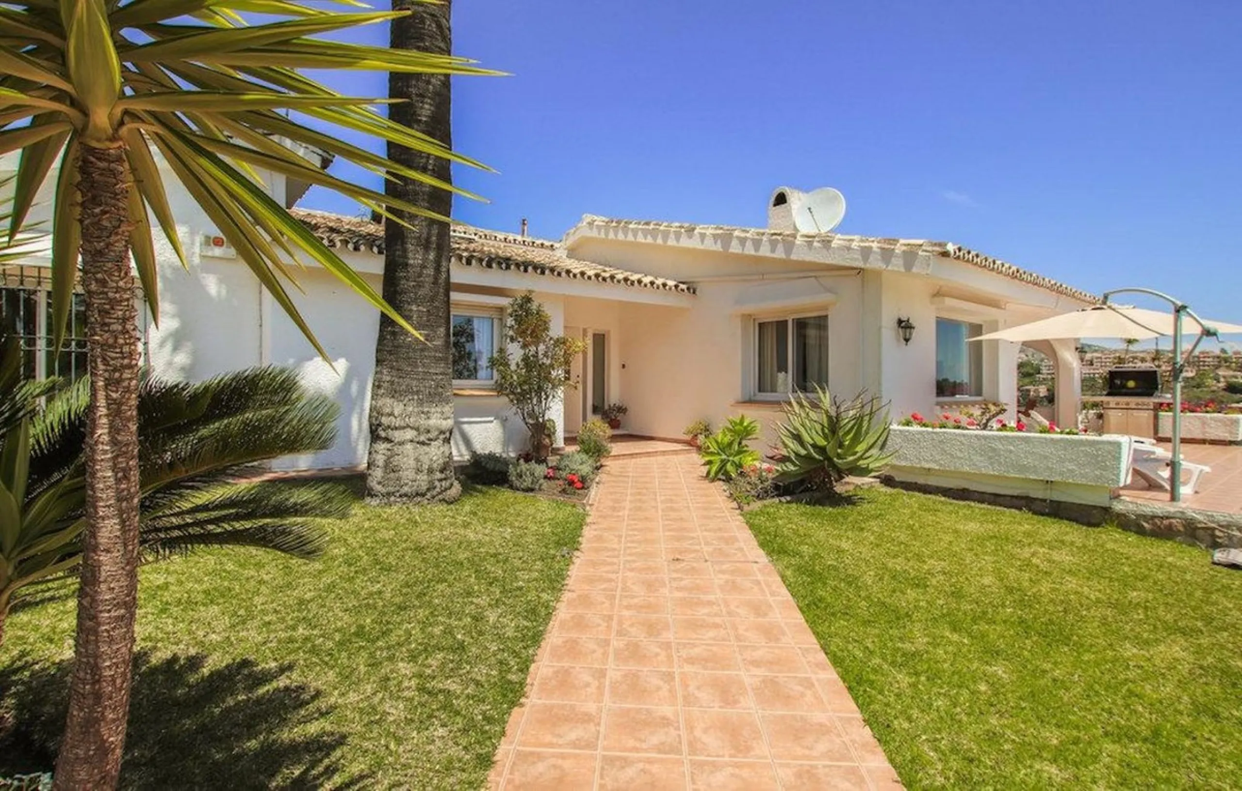 Elegant Single-Level Villa with Panoramic Sea Views in Torremuelle