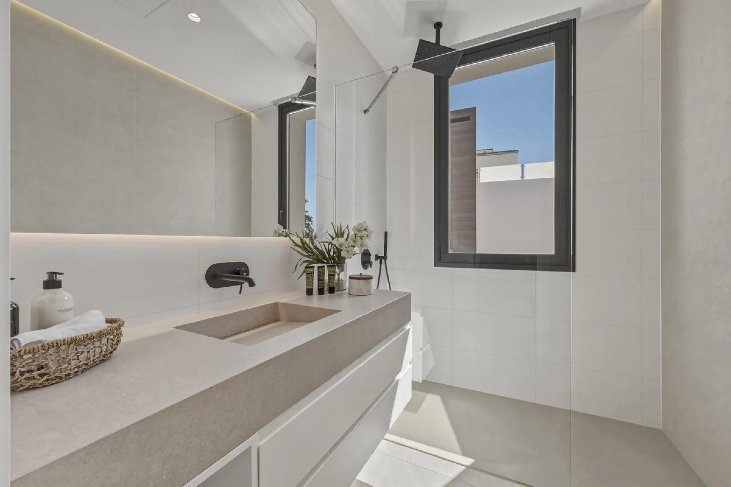 Brand New Contemporary Jewel – Car-Free Luxury in Marbella Center
