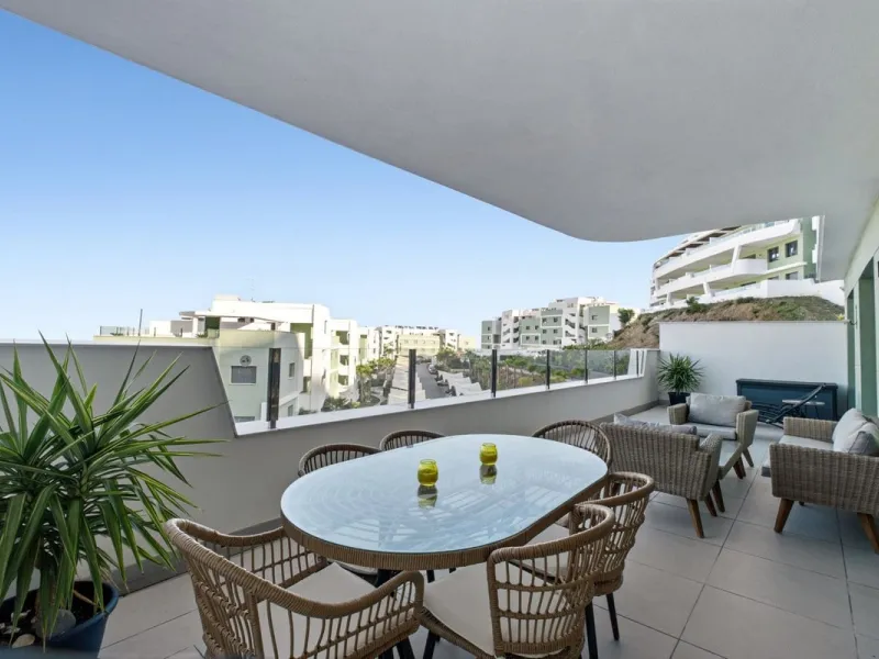 Moderne Wohnung mit zwei Schlafzimmern in Calanova Golf