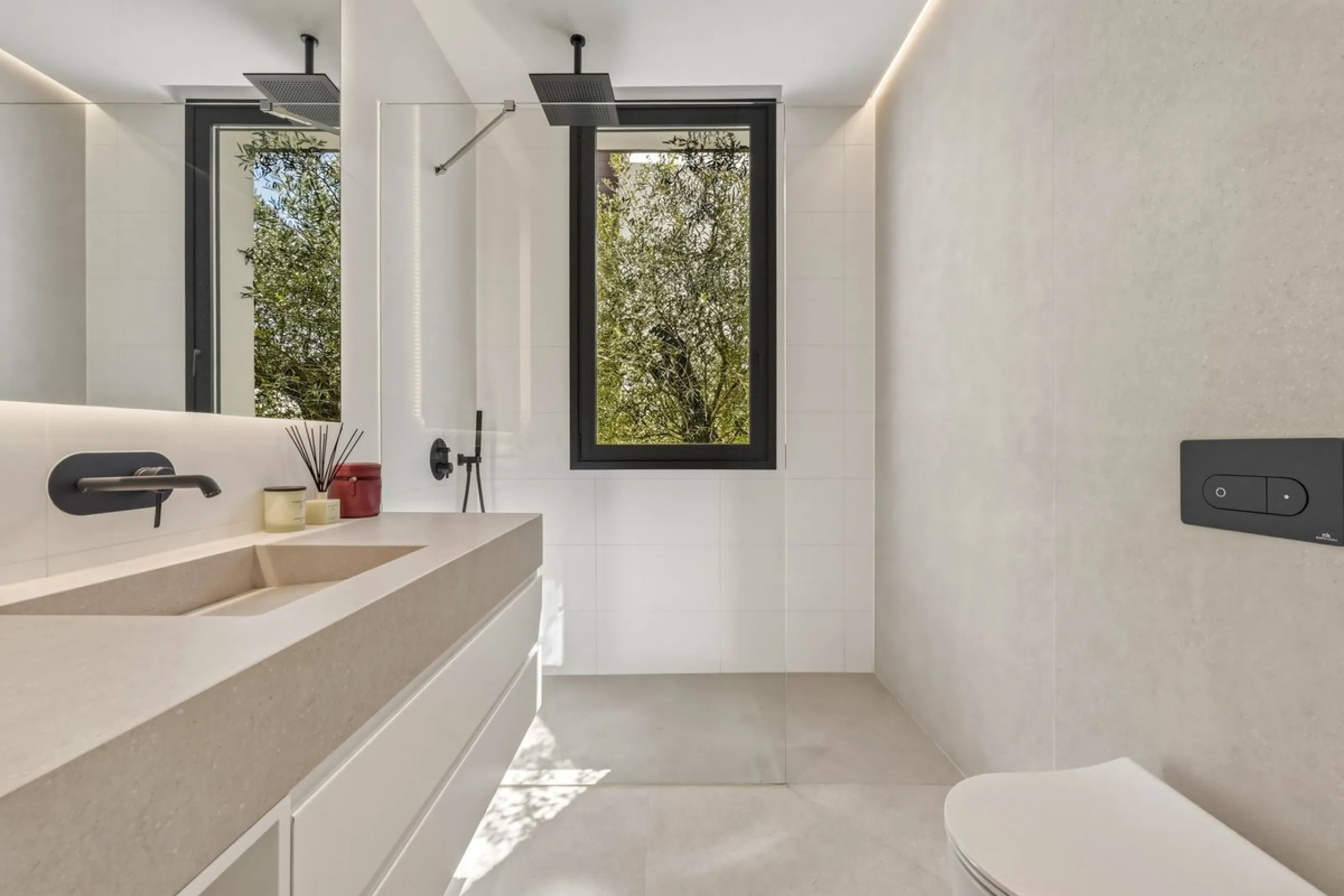 Brand New Contemporary Jewel – Car-Free Luxury in Marbella Center