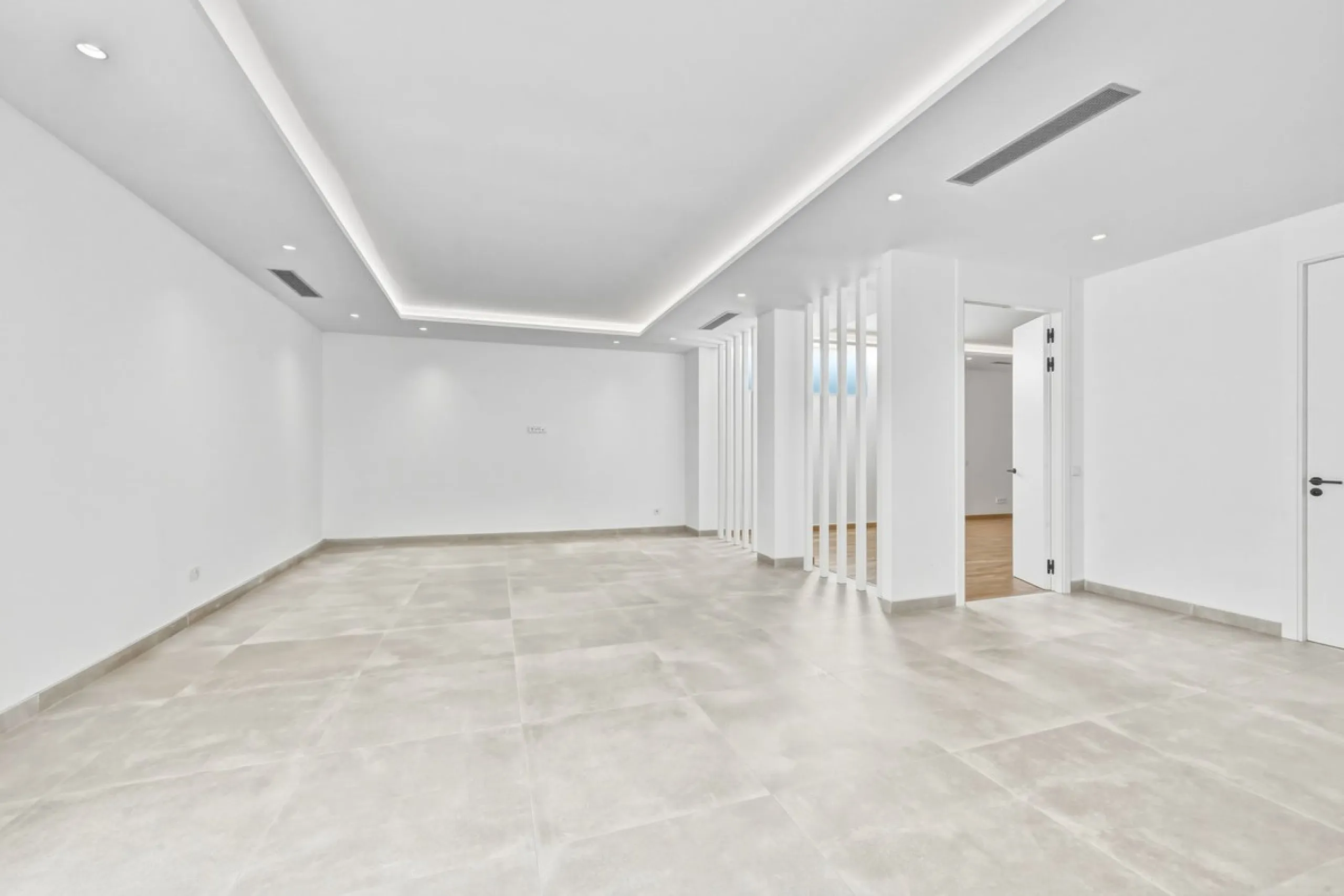 Brand New Contemporary Jewel – Car-Free Luxury in Marbella Center