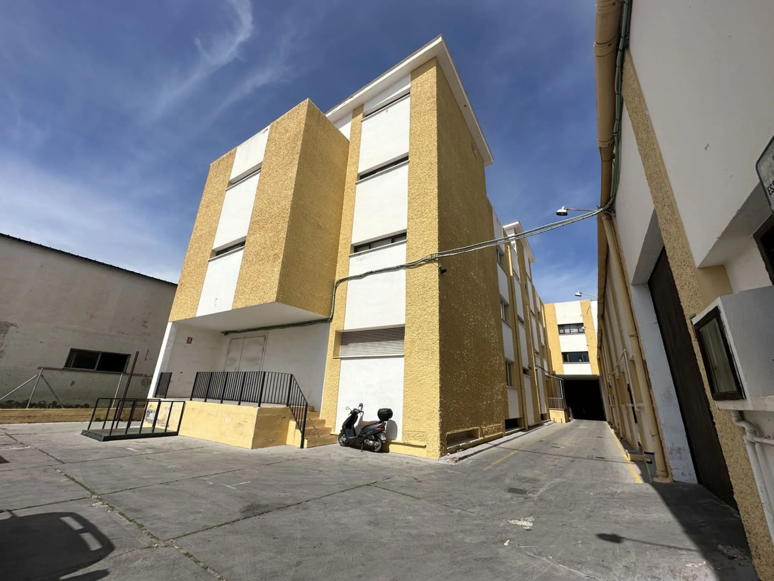 Current business use on Plots 71 and 73 granted by the Málaga City Council.