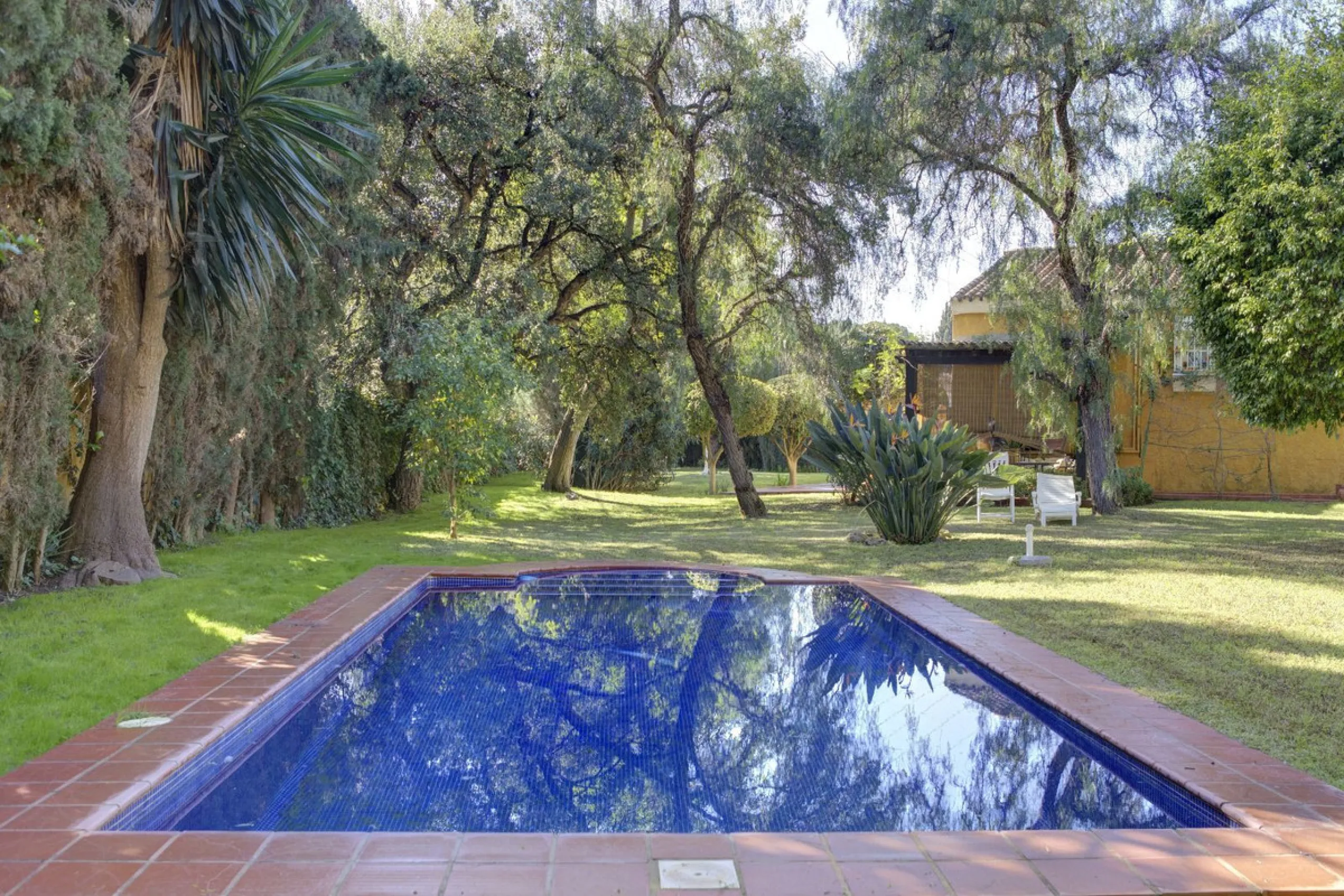 House - Detached Villa в продаже в Marbella, Málaga. В доме 3 спален и 2 ванных комнат. Площадь дома 148 м². Площадь участка 1575 м²