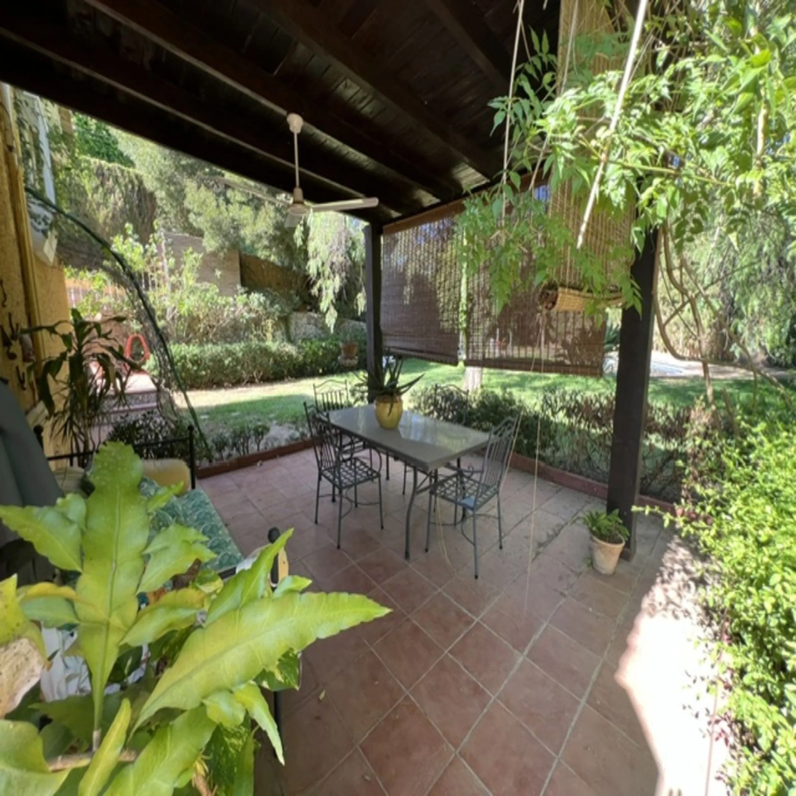 House - Detached Villa в продаже в Marbella, Málaga. В доме 3 спален и 2 ванных комнат. Площадь дома 148 м². Площадь участка 1575 м²