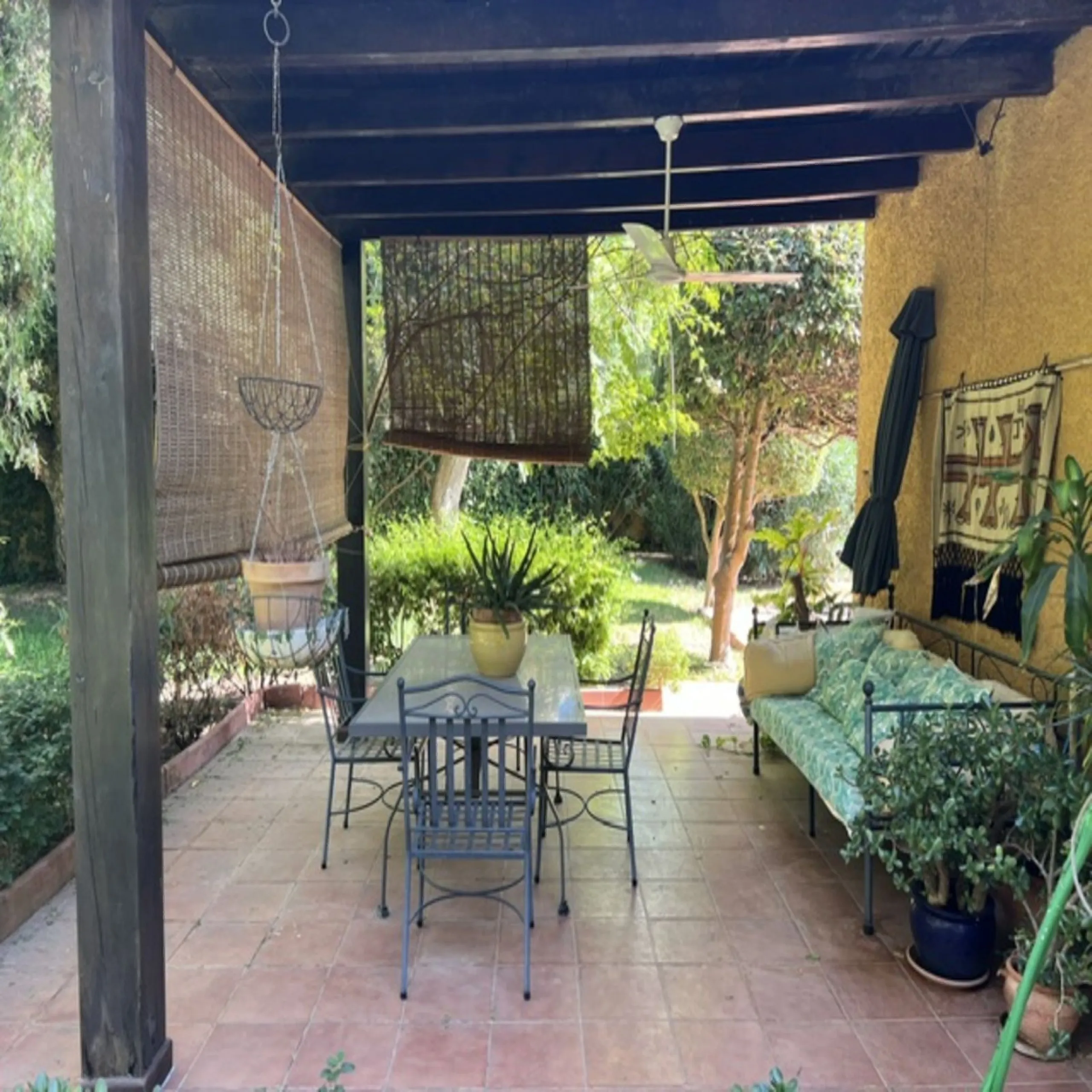 House - Detached Villa в продаже в Marbella, Málaga. В доме 3 спален и 2 ванных комнат. Площадь дома 148 м². Площадь участка 1575 м²