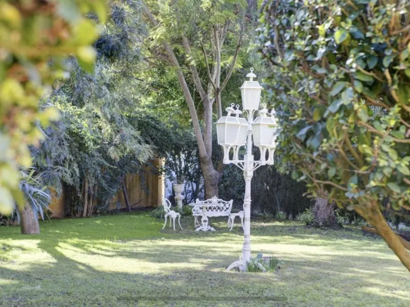 House - Detached Villa в продаже в Marbella, Málaga. В доме 3 спален и 2 ванных комнат. Площадь дома 148 м². Площадь участка 1575 м²