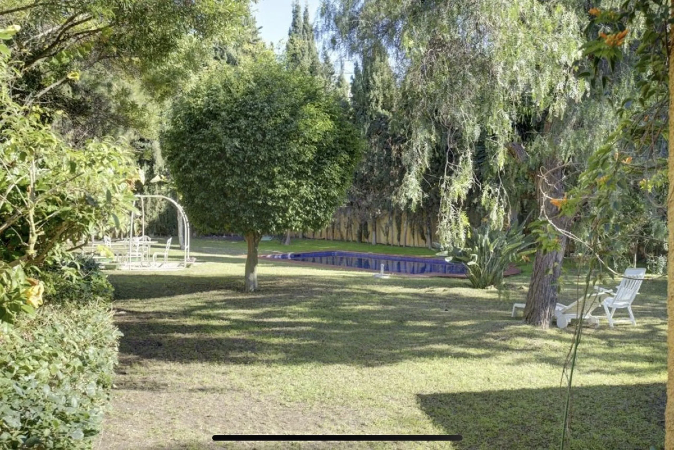 House - Detached Villa в продаже в Marbella, Málaga. В доме 3 спален и 2 ванных комнат. Площадь дома 148 м². Площадь участка 1575 м²