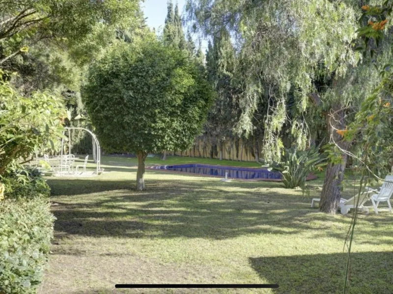 House - Detached Villa в продаже в Marbella, Málaga. В доме 3 спален и 2 ванных комнат. Площадь дома 148 м². Площадь участка 1575 м²