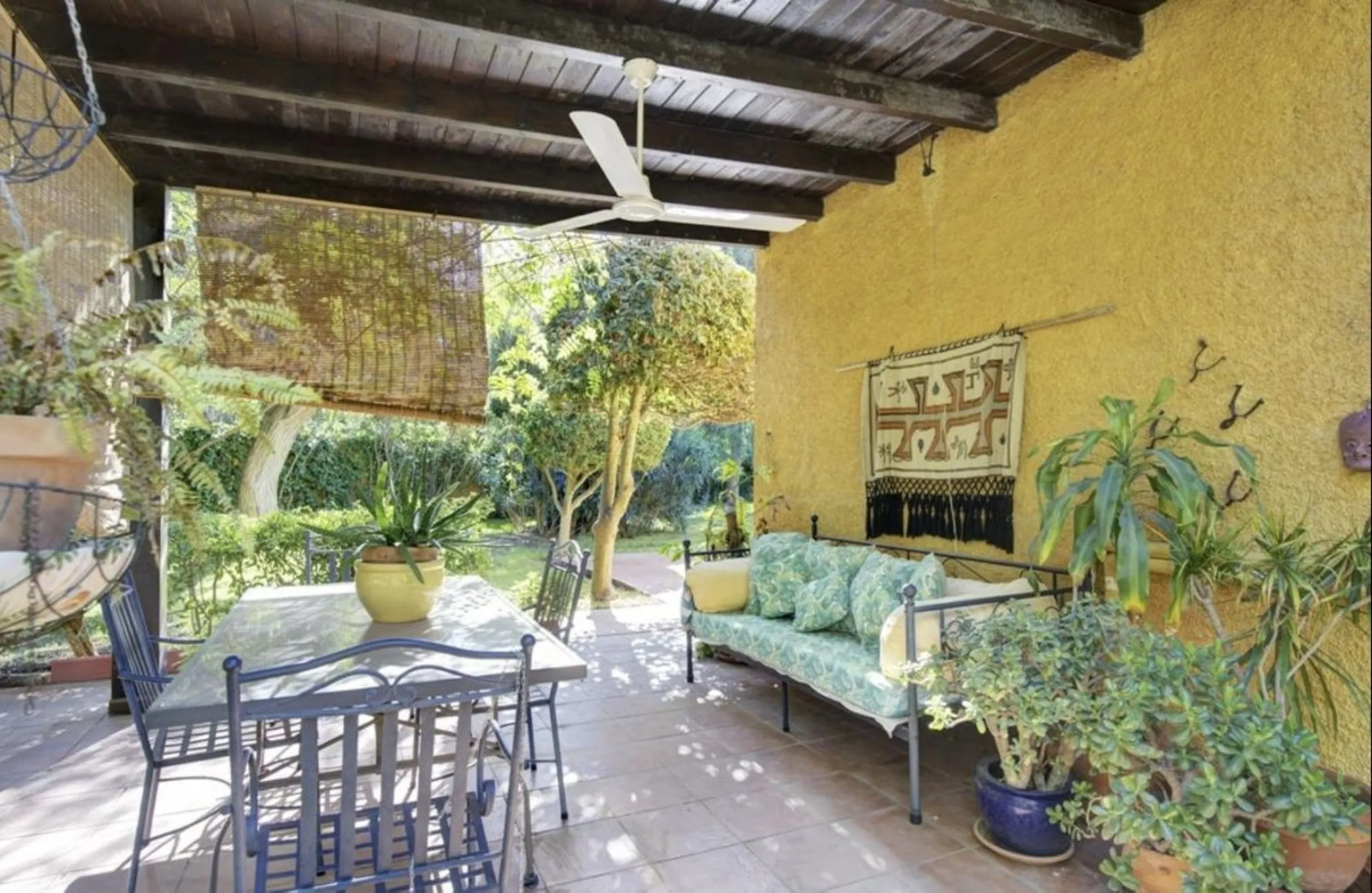 House - Detached Villa в продаже в Marbella, Málaga. В доме 3 спален и 2 ванных комнат. Площадь дома 148 м². Площадь участка 1575 м²