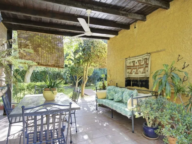 House - Detached Villa в продаже в Marbella, Málaga. В доме 3 спален и 2 ванных комнат. Площадь дома 148 м². Площадь участка 1575 м²