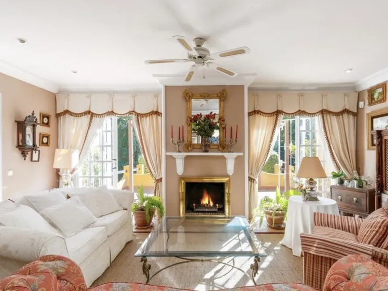 House - Detached Villa в продаже в Marbella, Málaga. В доме 3 спален и 2 ванных комнат. Площадь дома 148 м². Площадь участка 1575 м²