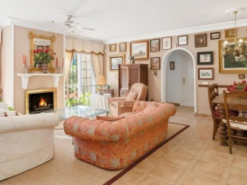 House - Detached Villa в продаже в Marbella, Málaga. В доме 3 спален и 2 ванных комнат. Площадь дома 148 м². Площадь участка 1575 м²