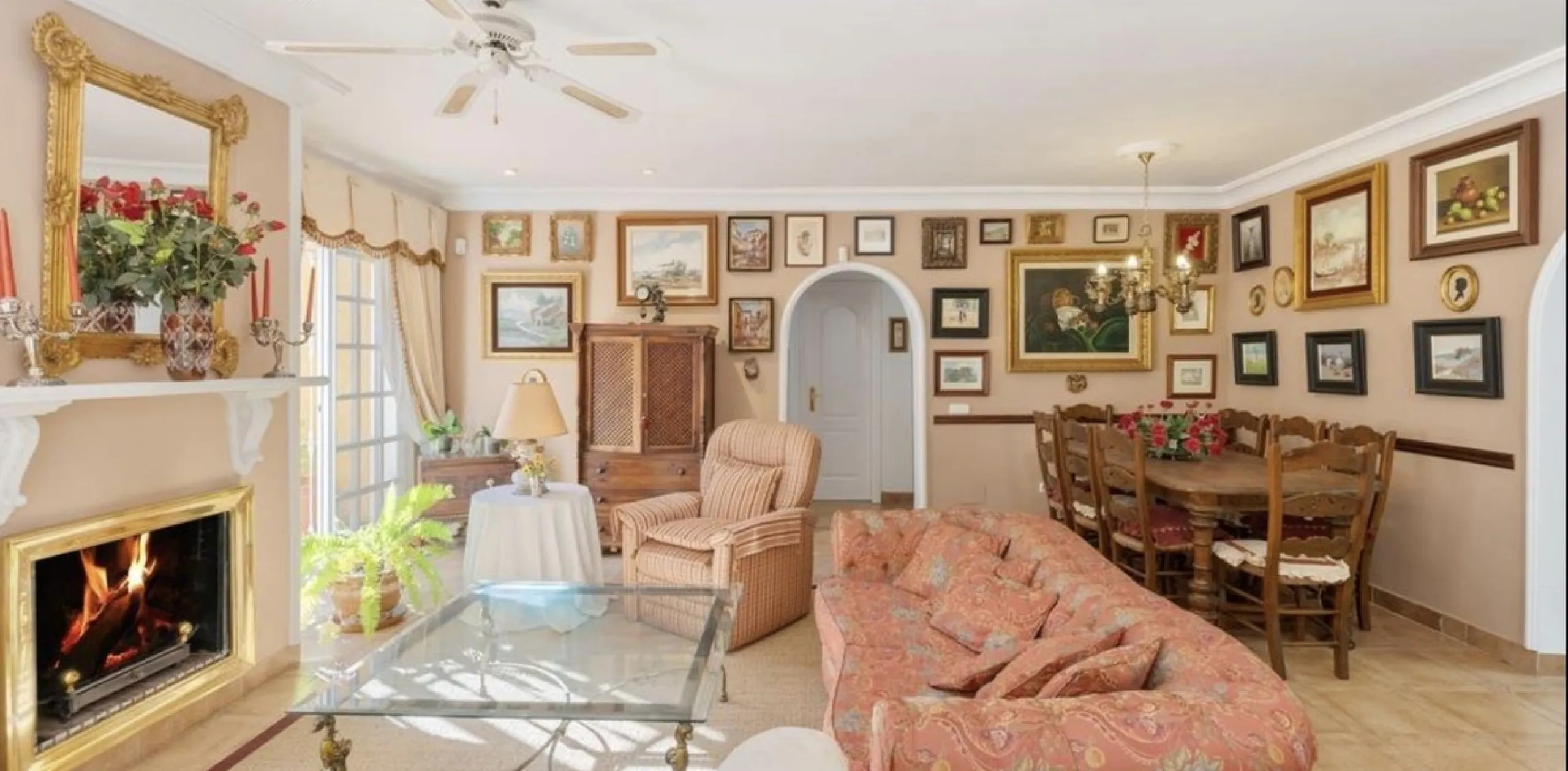 House - Detached Villa в продаже в Marbella, Málaga. В доме 3 спален и 2 ванных комнат. Площадь дома 148 м². Площадь участка 1575 м²