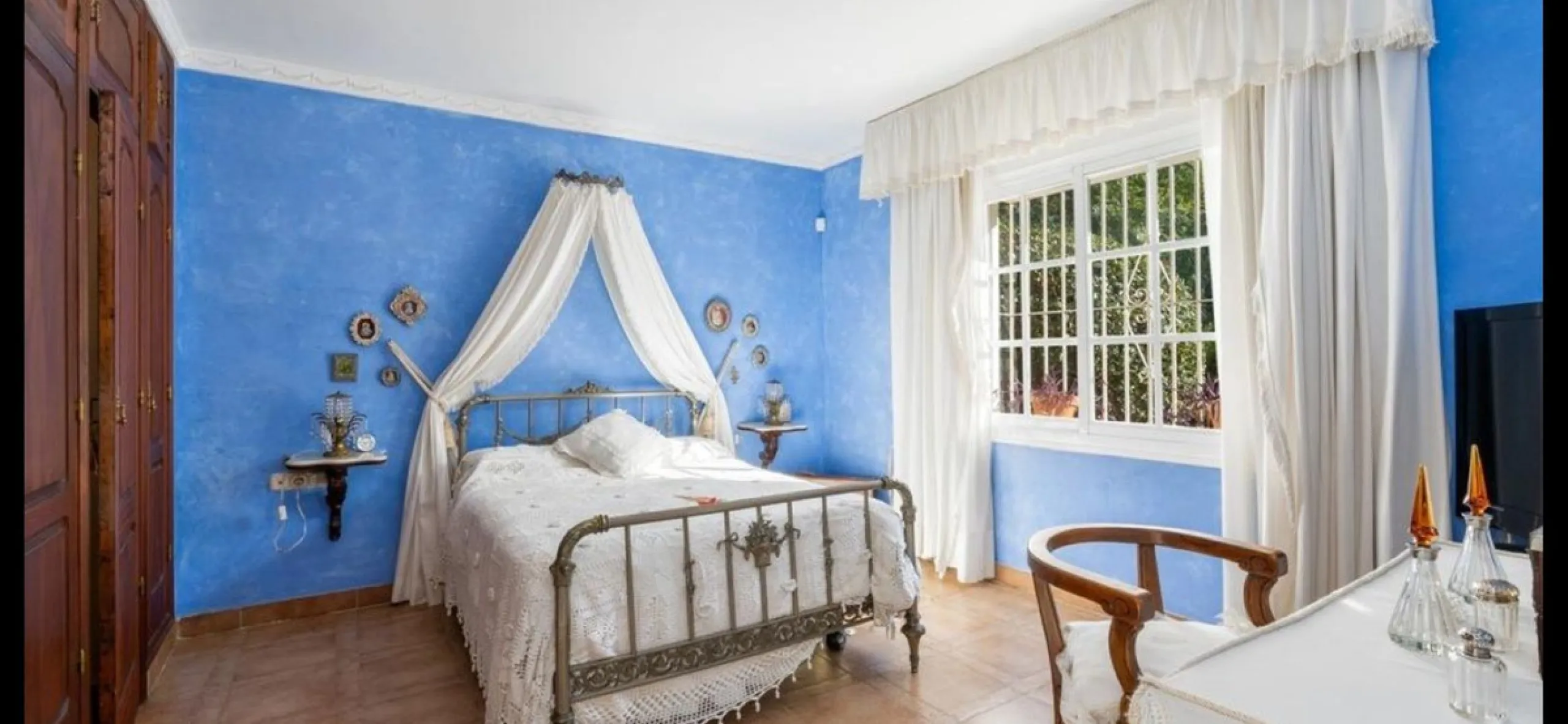 House - Detached Villa в продаже в Marbella, Málaga. В доме 3 спален и 2 ванных комнат. Площадь дома 148 м². Площадь участка 1575 м²