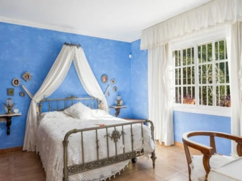 House - Detached Villa в продаже в Marbella, Málaga. В доме 3 спален и 2 ванных комнат. Площадь дома 148 м². Площадь участка 1575 м²