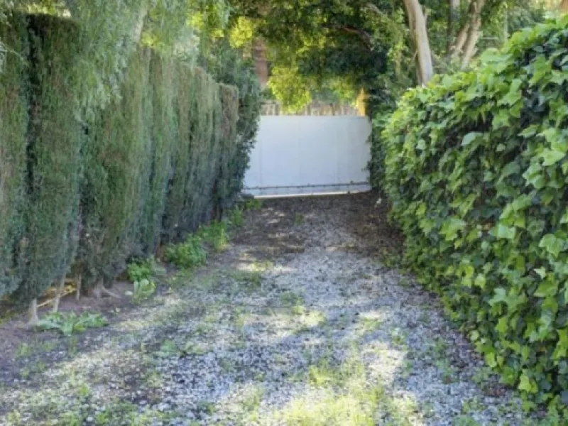House - Detached Villa в продаже в Marbella, Málaga. В доме 3 спален и 2 ванных комнат. Площадь дома 148 м². Площадь участка 1575 м²