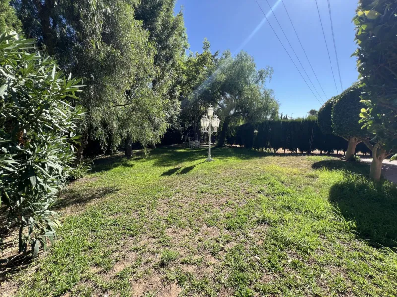 House - Detached Villa в продаже в Marbella, Málaga. В доме 3 спален и 2 ванных комнат. Площадь дома 148 м². Площадь участка 1575 м²