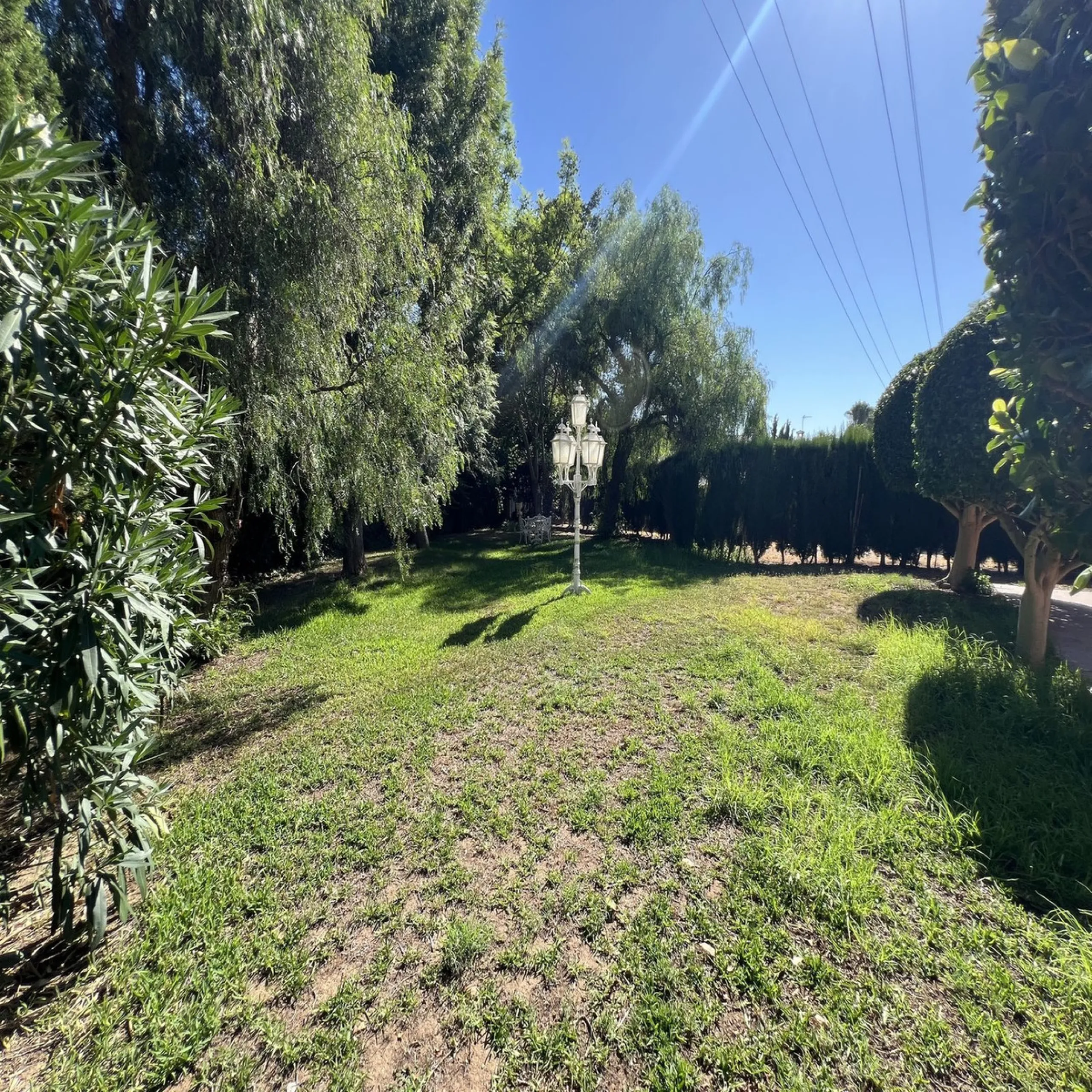 House - Detached Villa в продаже в Marbella, Málaga. В доме 3 спален и 2 ванных комнат. Площадь дома 148 м². Площадь участка 1575 м²