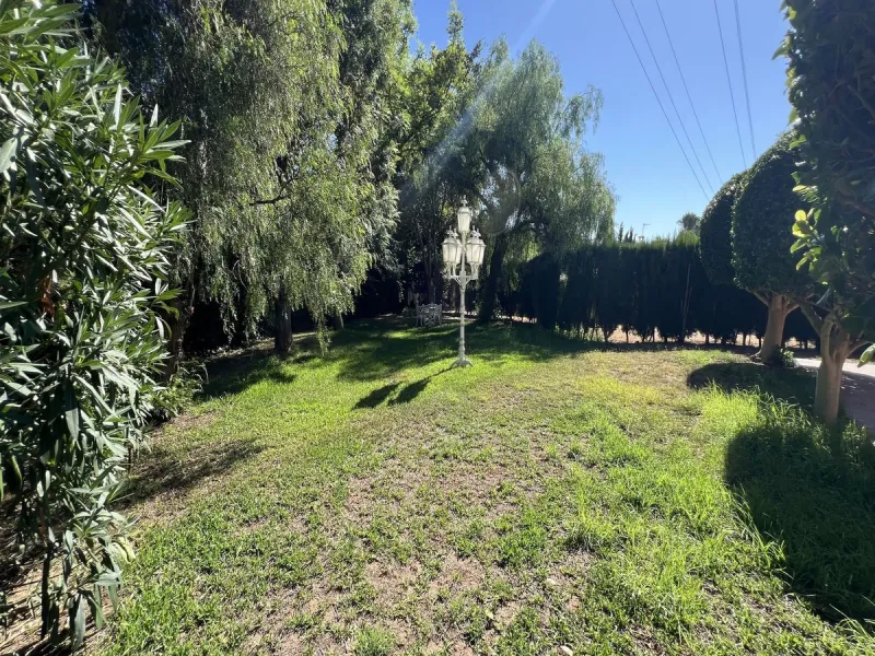 House - Detached Villa в продаже в Marbella, Málaga. В доме 3 спален и 2 ванных комнат. Площадь дома 148 м². Площадь участка 1575 м²