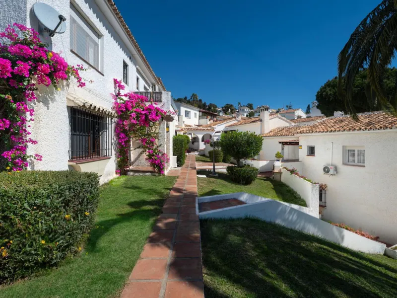 **Flat for Sale in a Quiet Area – Your Seaside Retreat! **