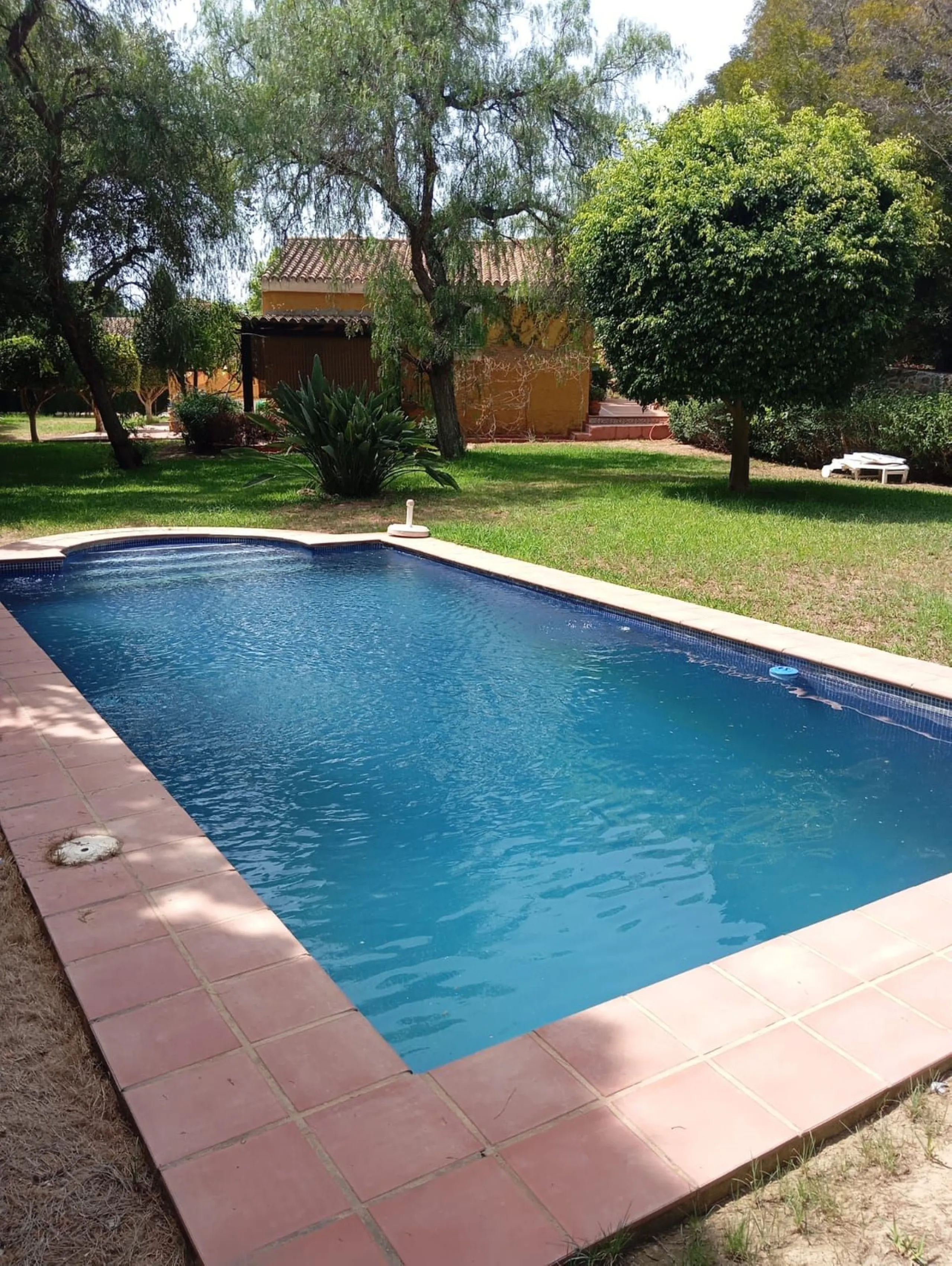 House - Detached Villa в продаже в Marbella, Málaga. В доме 3 спален и 2 ванных комнат. Площадь дома 148 м². Площадь участка 1575 м²