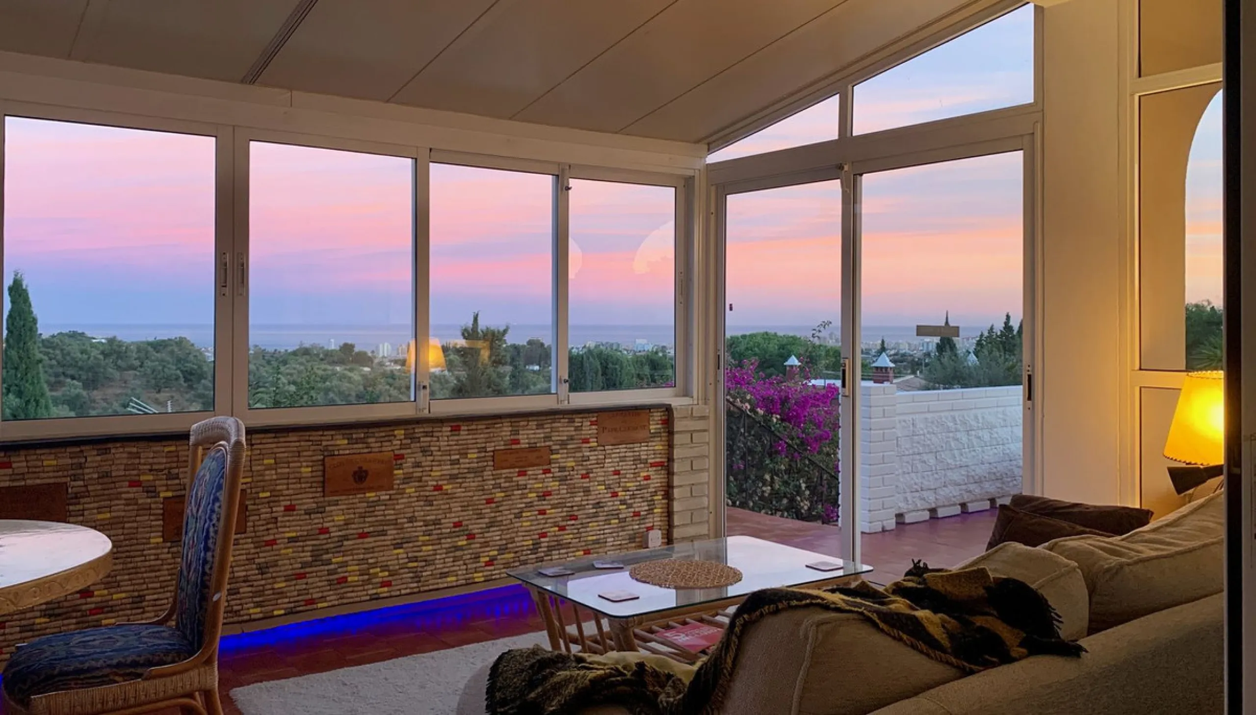 Welcome to this detached villa located in the highly sought-after area of Mijas, offering breathtaking views of sea and mountain…an enviable location, and a multitude of desirable features. Situated on a tranquil urbanization, this property spans across t