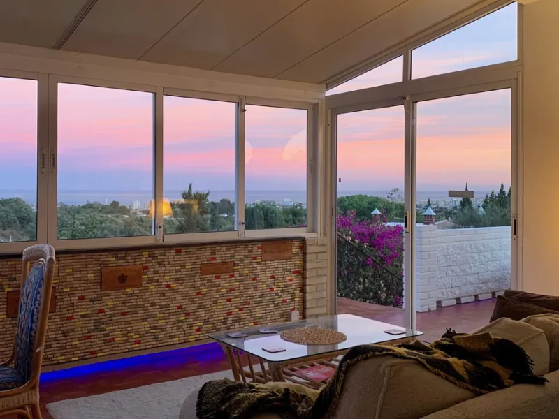 Welcome to this detached villa located in the highly sought-after area of Mijas, offering breathtaking views of sea and mountain…an enviable location, and a multitude of desirable features. Situated on a tranquil urbanization, this property spans across t