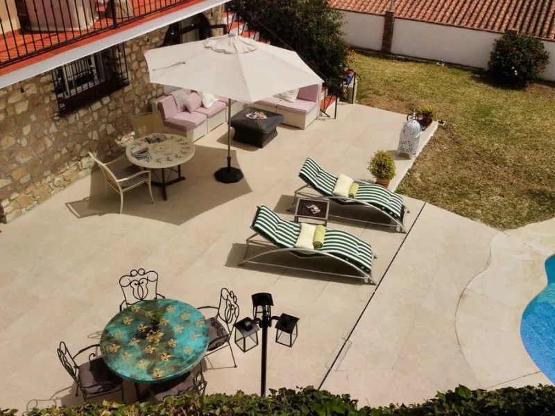 Welcome to this detached villa located in the highly sought-after area of Mijas, offering breathtaking views of sea and mountain…an enviable location, and a multitude of desirable features. Situated on a tranquil urbanization, this property spans across t