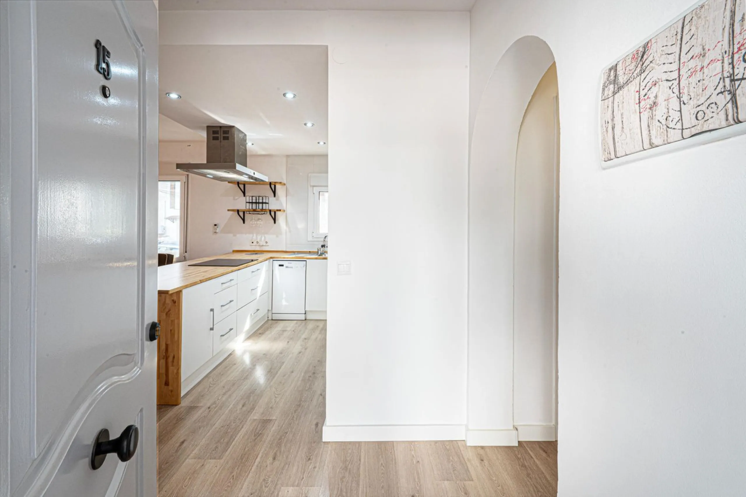 **Flat for Sale in a Quiet Area – Your Seaside Retreat! **