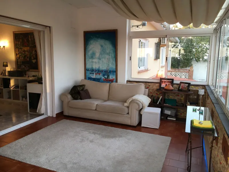 Welcome to this detached villa located in the highly sought-after area of Mijas, offering breathtaking views of sea and mountain…an enviable location, and a multitude of desirable features. Situated on a tranquil urbanization, this property spans across t