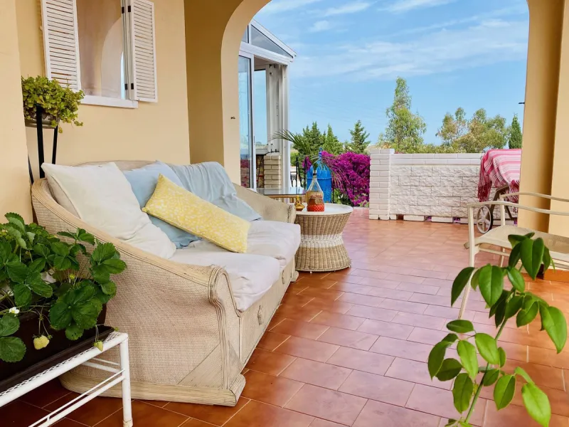 Welcome to this detached villa located in the highly sought-after area of Mijas, offering breathtaking views of sea and mountain…an enviable location, and a multitude of desirable features. Situated on a tranquil urbanization, this property spans across t