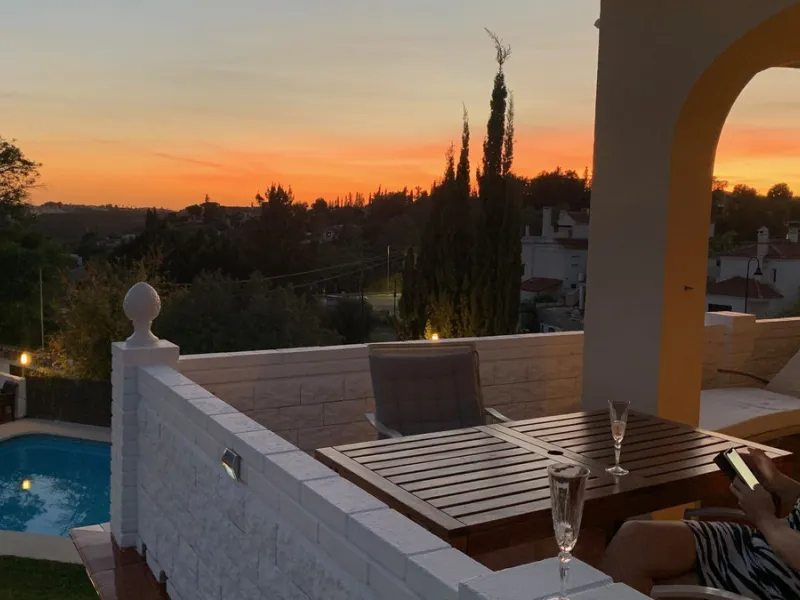 Welcome to this detached villa located in the highly sought-after area of Mijas, offering breathtaking views of sea and mountain…an enviable location, and a multitude of desirable features. Situated on a tranquil urbanization, this property spans across t