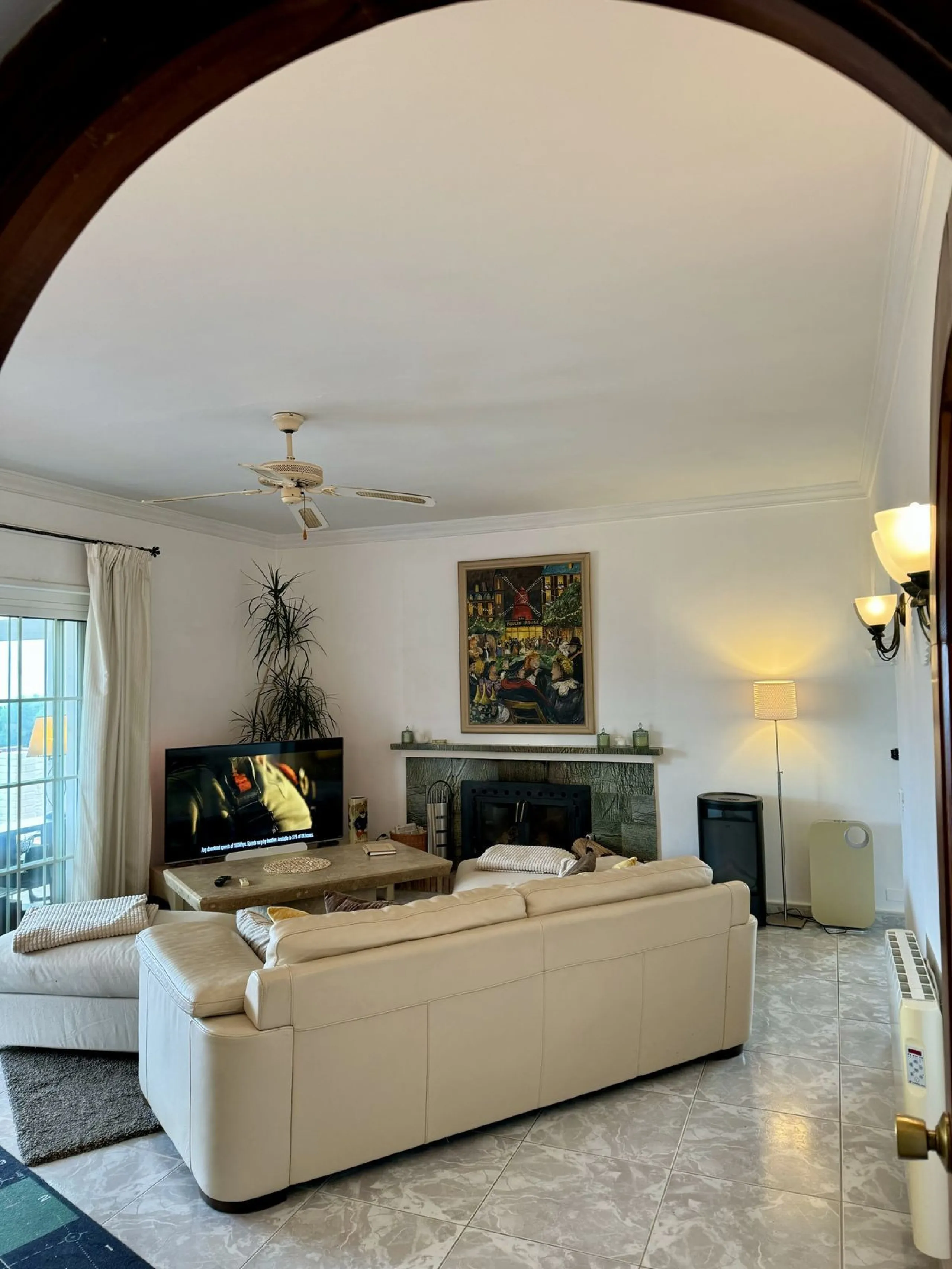 Welcome to this detached villa located in the highly sought-after area of Mijas, offering breathtaking views of sea and mountain…an enviable location, and a multitude of desirable features. Situated on a tranquil urbanization, this property spans across t