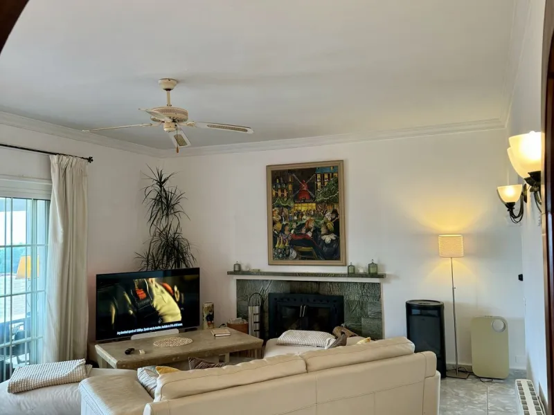 Welcome to this detached villa located in the highly sought-after area of Mijas, offering breathtaking views of sea and mountain…an enviable location, and a multitude of desirable features. Situated on a tranquil urbanization, this property spans across t