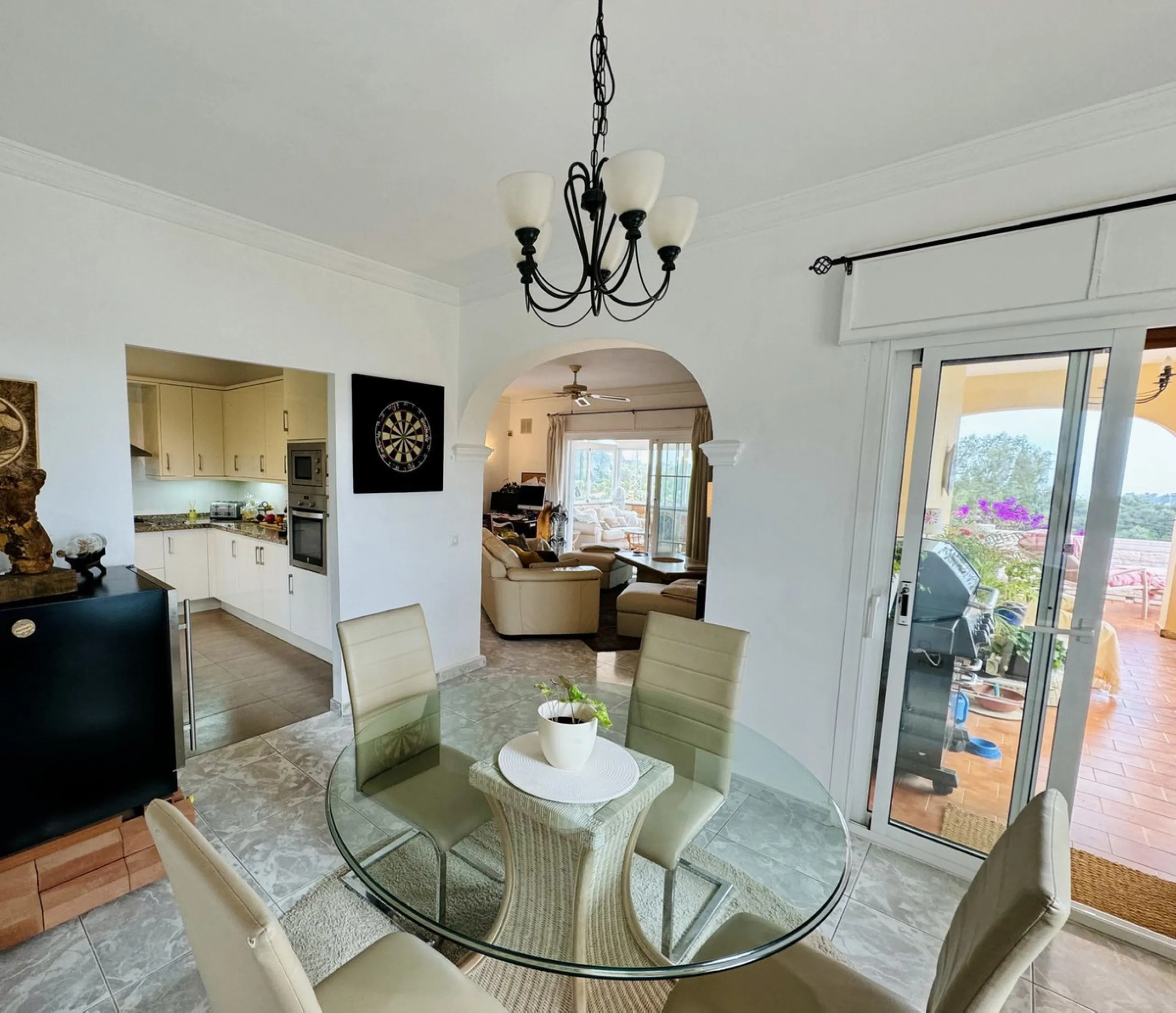 Welcome to this detached villa located in the highly sought-after area of Mijas, offering breathtaking views of sea and mountain…an enviable location, and a multitude of desirable features. Situated on a tranquil urbanization, this property spans across t