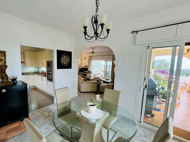 Welcome to this detached villa located in the highly sought-after area of Mijas, offering breathtaking views of sea and mountain…an enviable location, and a multitude of desirable features. Situated on a tranquil urbanization, this property spans across t
