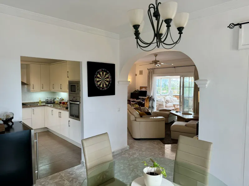 Welcome to this detached villa located in the highly sought-after area of Mijas, offering breathtaking views of sea and mountain…an enviable location, and a multitude of desirable features. Situated on a tranquil urbanization, this property spans across t