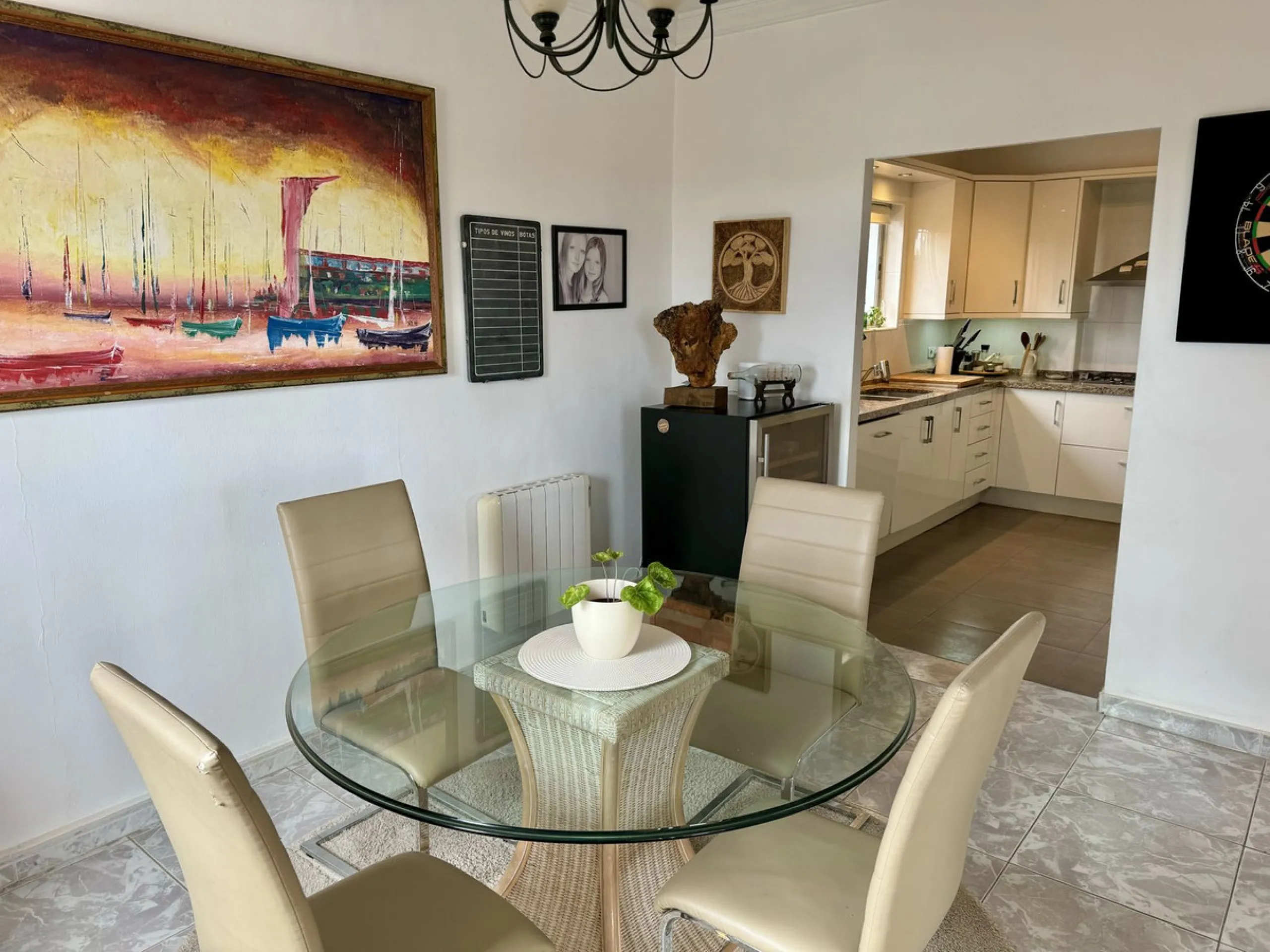 Welcome to this detached villa located in the highly sought-after area of Mijas, offering breathtaking views of sea and mountain…an enviable location, and a multitude of desirable features. Situated on a tranquil urbanization, this property spans across t