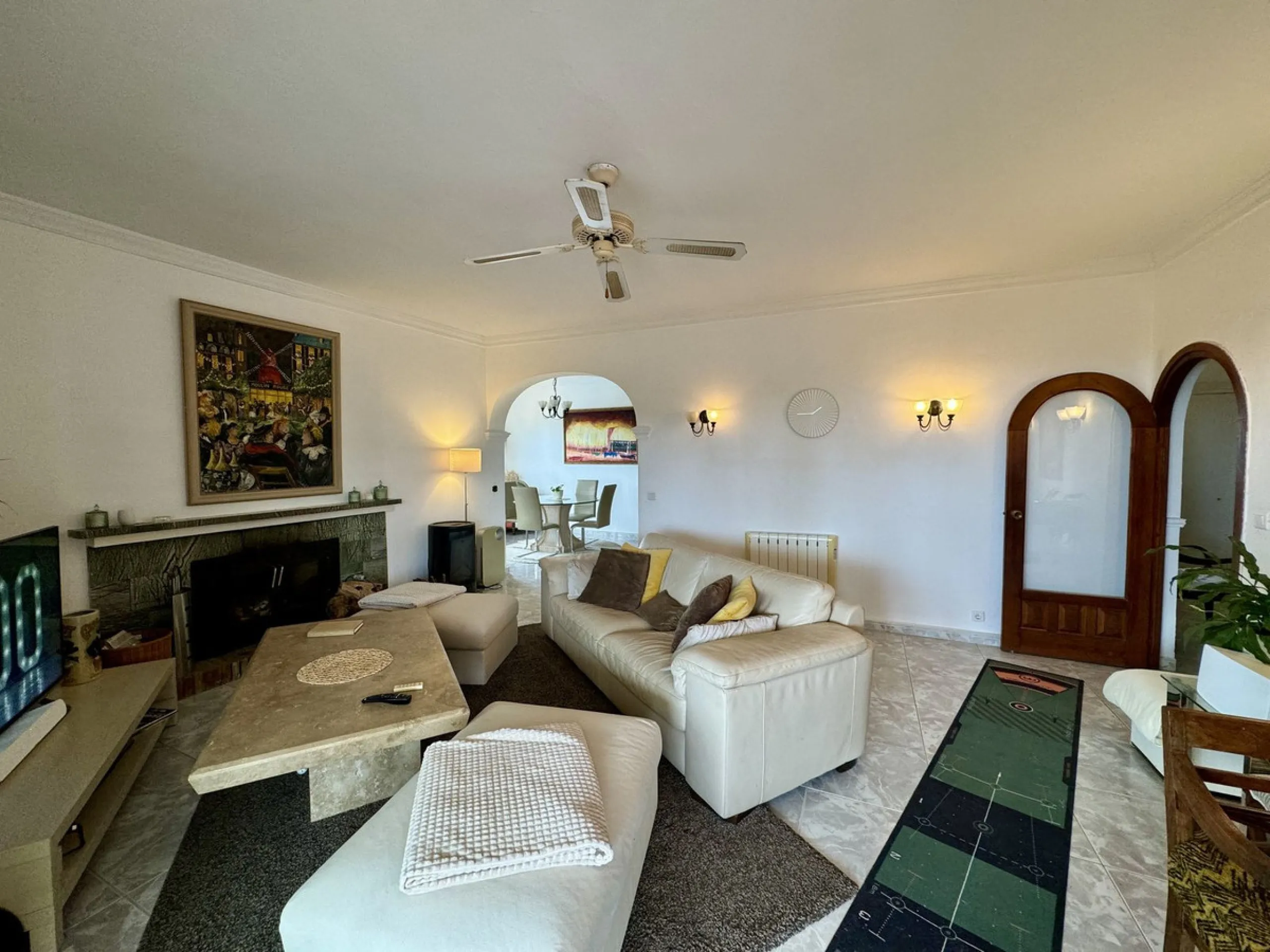 Welcome to this detached villa located in the highly sought-after area of Mijas, offering breathtaking views of sea and mountain…an enviable location, and a multitude of desirable features. Situated on a tranquil urbanization, this property spans across t