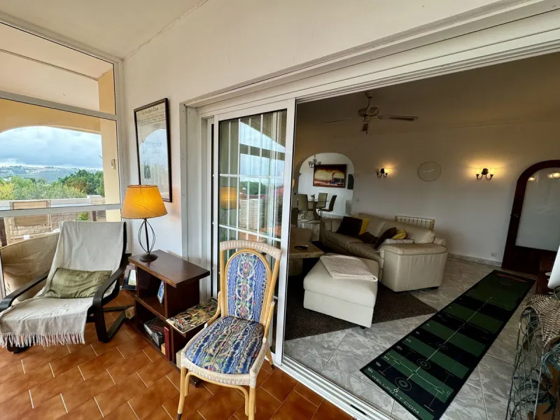 Welcome to this detached villa located in the highly sought-after area of Mijas, offering breathtaking views of sea and mountain…an enviable location, and a multitude of desirable features. Situated on a tranquil urbanization, this property spans across t